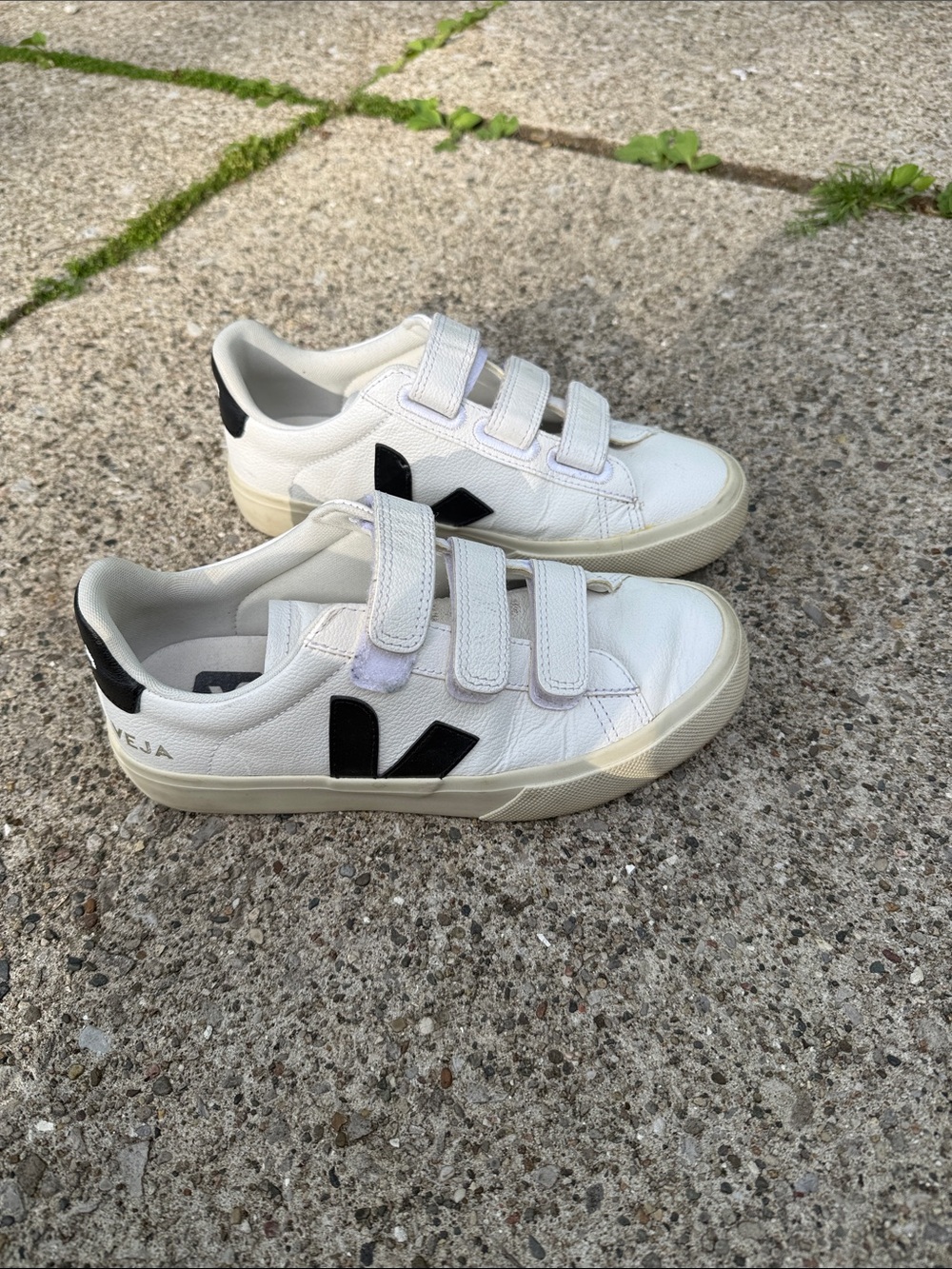 VEJA Velcro closure fashion sneaker